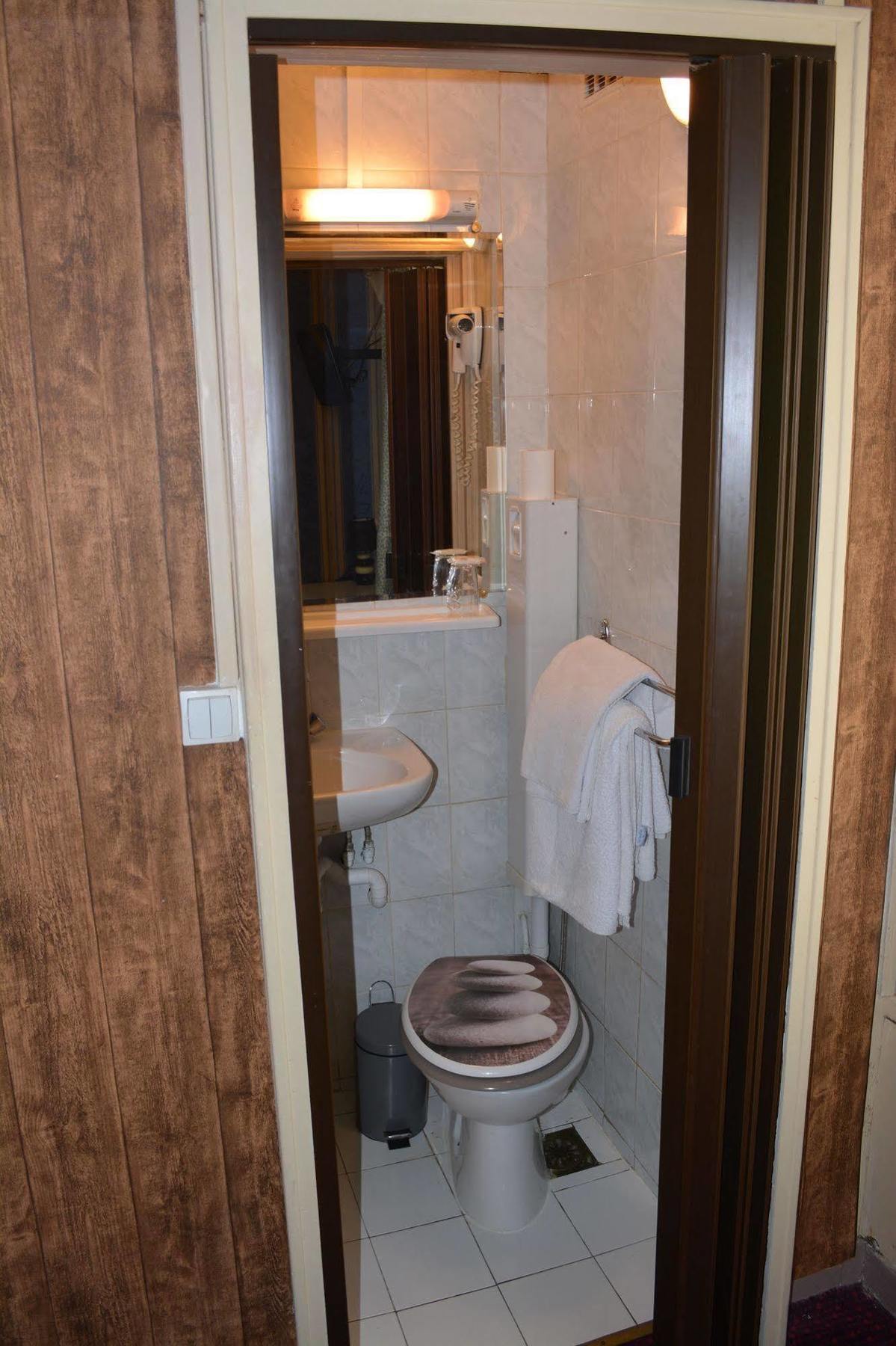 Hotel Stanislas Sans Ascenseur Paris Bagian luar foto